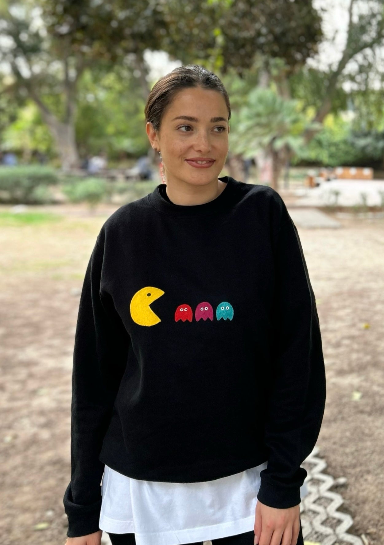 Black handpainted sweater - Pac man