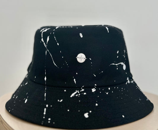 Black bucket hat - abstract