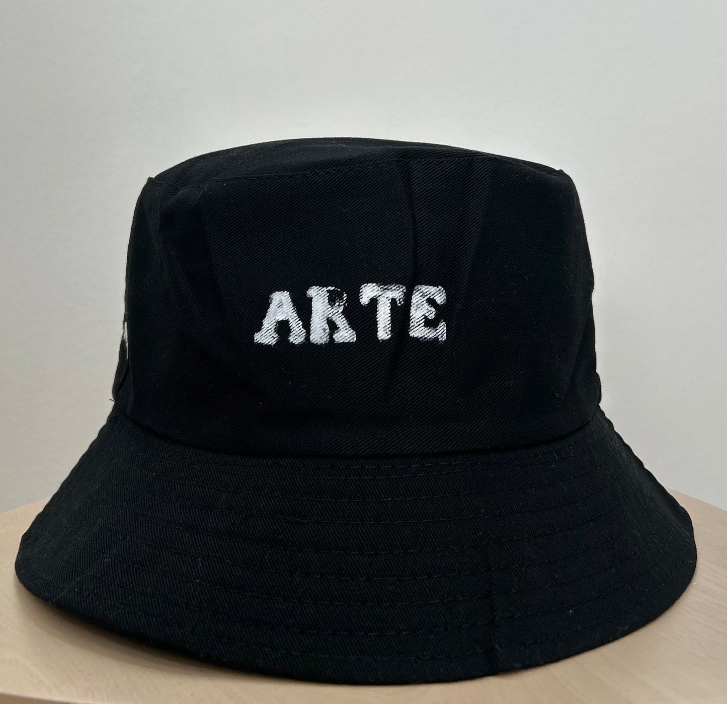 Black bucket hat - ARTE