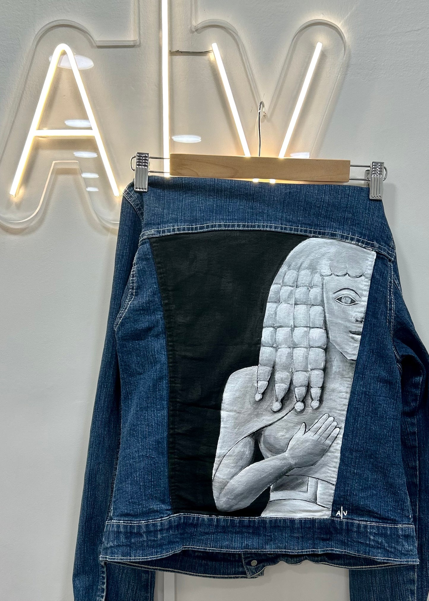 Handpainted jacket - “Lady of auxerre”
