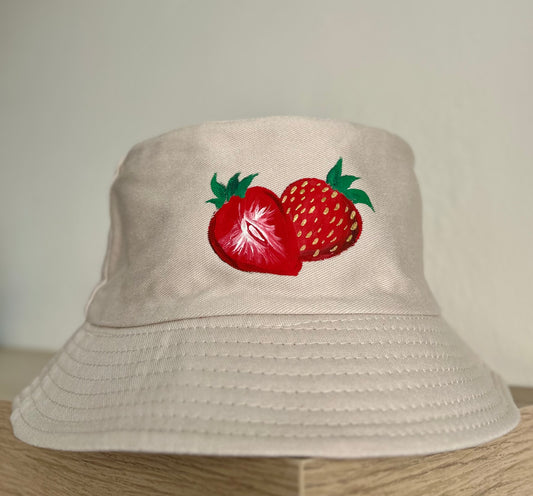 Beige bucket hat - strawberries