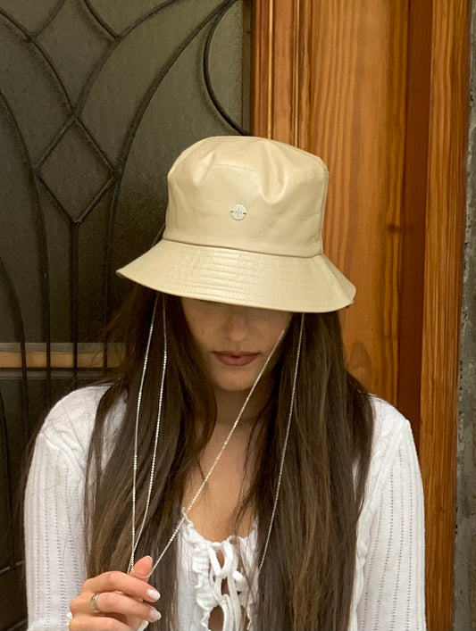 Beige bucket hat